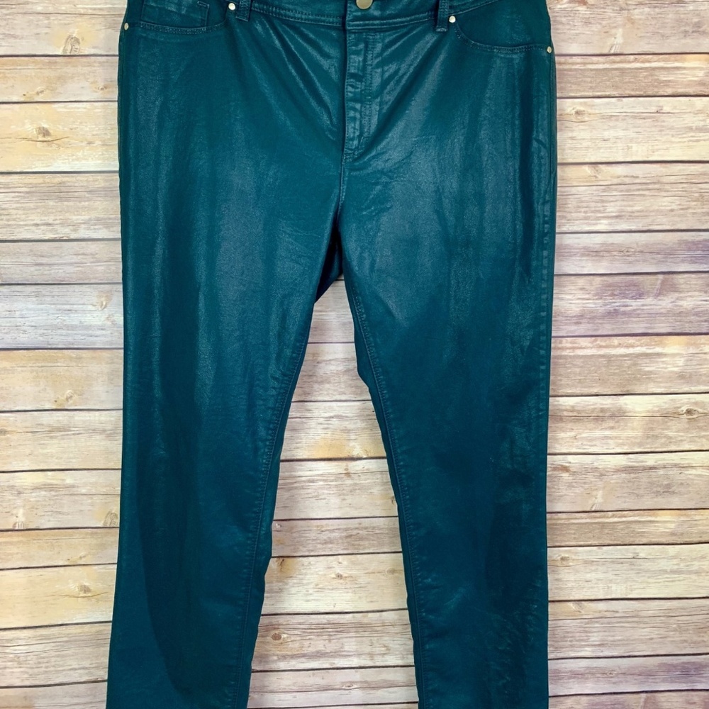 Chico’s Platinum Size 2.5 or 14 Green Coated Jeans faux leather trend Fall 2023